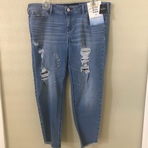 BRAND NEW Hollister cropped low rise jeans